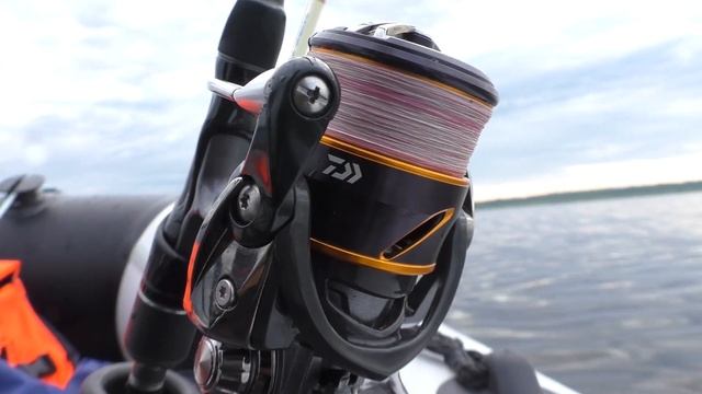 Ловля окуня на спиннинг с лодки|Эта приманка ловит|Рыбалка на джиг смотреть онлайн