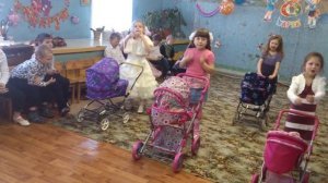 Танец на 8 марта с колясками