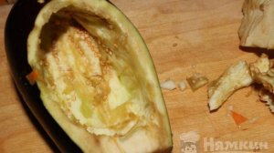 Лодочки из баклажанов с овощами и сыром в духовке