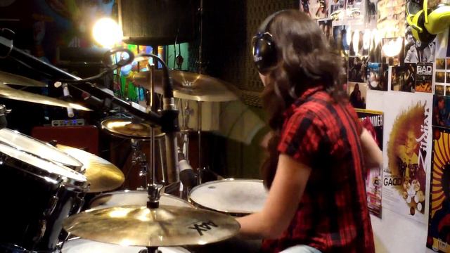 Nina Pará - Angry Birds Theme on Drums (Medley) смотреть онлайн