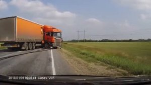 Водитель фуры не справился с управлением...