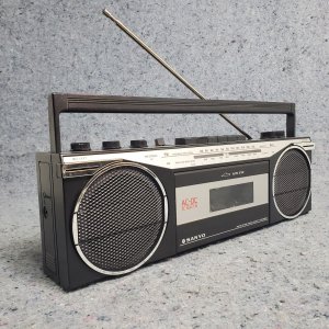 Портативное кассетное стереоприемное устройство Sanyo Boombox WC2000  Япония