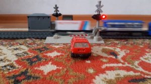 ??Московский железнодорожный переезд (со шлагбаумом)