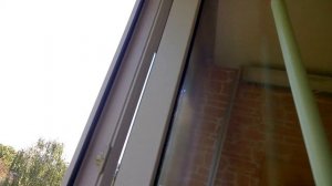 Моем окна на лоджии