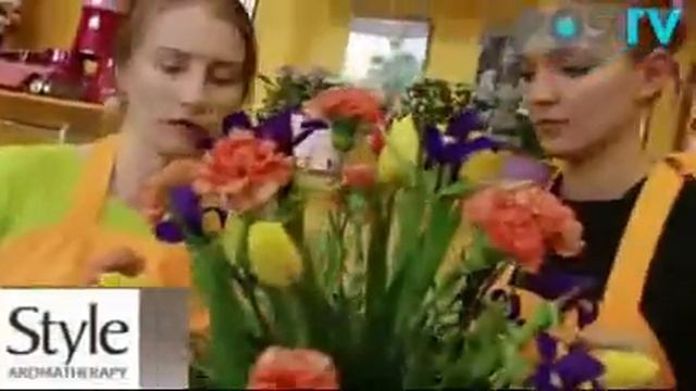 Модель становится флористом