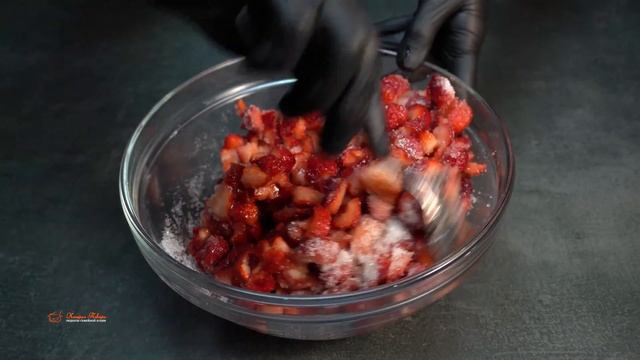 Клубника всю Зиму как свежая! Без ВАРКИ! Заморозка клубники на зиму. смотреть онлайн