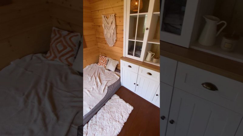Уютная комната отдыха в бане #баня #баняподключ #парилка #shorts #баняизбруса #банянадровах #ukko
