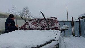Хитрости профессионала. Лобовое стекло не отмораживаю и от снега не обметаю. Делюсь автолайфхаком