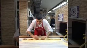 Турецкий шеф-повар готовит удивительные традиционные турецкие блюда