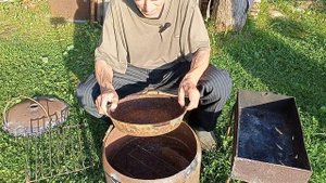 Сделал коптильню из водонагревателя.