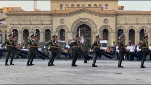 Праздничное дефиле: рота почетного караула ВС Армении выступила в Ереване