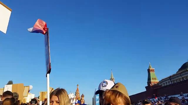 ВОЛШЕБНИК ВСТУПАЕТ НА КРАСНУЮ ПЛ. 9 5 18... С 54... смотреть онлайн