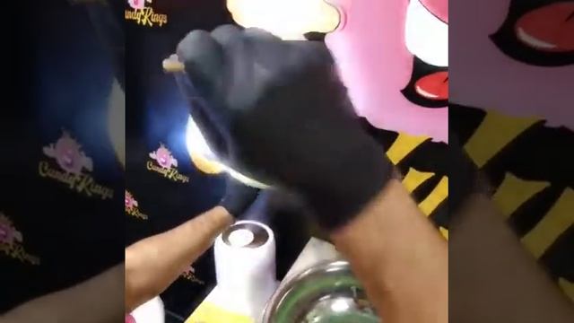 Цветы из сахарной ваты на аппарате Candyman от Candykings смотреть онлайн