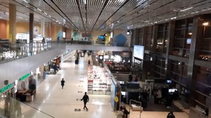 Аэропорт Екатеринбурга чем он лучше московского Шереметьево среди ночи, обзор главного зала изнутри
