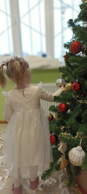 Наши январские деньки❄ первые елочки🎄 гуляем и занимаемся ✍️