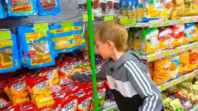 ФЁДОР vs ПАПА. ПОДАРОК за ПОКУПКИ. смотреть онлайн