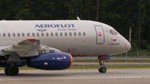 Сухой Суперджет 100 авиакомпании Аэрофлот на рулении после приземления в аэропорту Шереметьево.