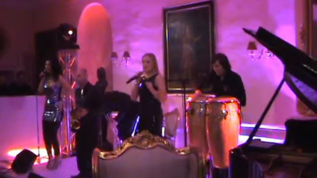 "Мистер Саксобит" в замке "Robernier" в Сен-Тропе (Франция) смотреть онлайн