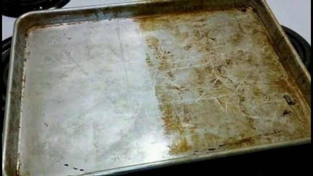 как очистить противень от пригоревшего жира без проблем