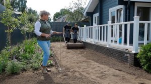 Сад с нуля. Правила укладки рулонного газона.