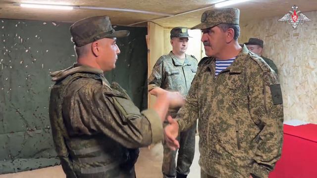 Замминистра обороны Юнус-Бек Евкуров наградил отличившихся в зоне СВО военнослужащих