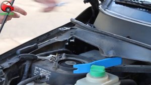 Установка упоров / амортизаторов капота на Chery Tiggo 3 / Чери Тигго 3 от upora.net