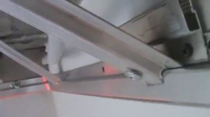 Распорки на багете для натяжного потолка