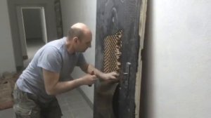 Как быстро вскрыть китайскую стальную дверь. Прикол