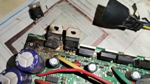 Сжёг контроллер кт из за того, что не разрядил конденсаторы перед началом разборки.