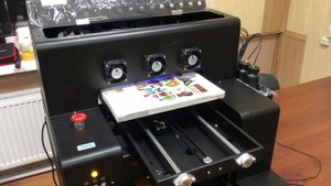 УФ принтер А3UV Rotax, печать с лаком на прозрачном оргстекле