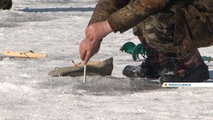 В Минусинской протоке ловят форель.