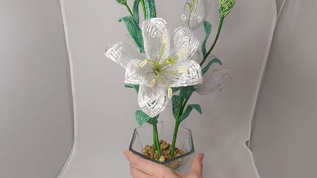 Белые лилии из бисера. Анонс к Мастер классу Бисероплетение Цветы из бисера смотреть онлайн