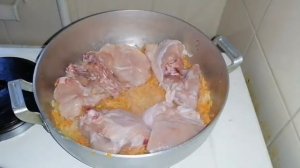 Как потушить солёную капусту с курицей. Очень вкусно.