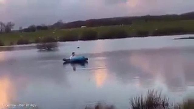 Подшутили над спящим другом смотреть онлайн