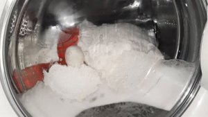 Отстирает ли порошок ARIEL застаревшие пятна?/тест