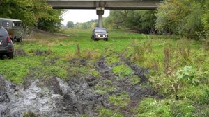 ПСИХ на РЕНО КАПТУР обижает НИВАводов. Нива 4×4 на бездорожье