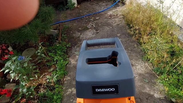 Купил садовый измельчитель.