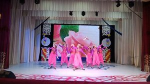 Уйгурский народный  танец танцевальный коллектив "Радуга"