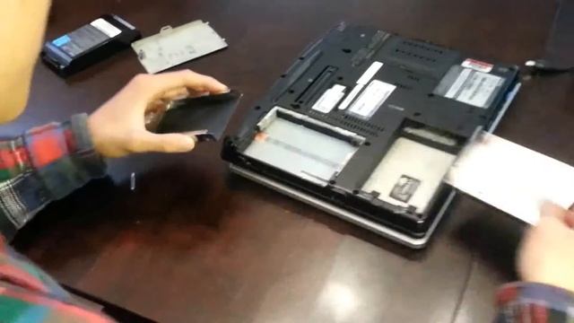How To Replace Hard Drive Laptop Toshiba смотреть онлайн