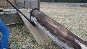 Погрузка бревен автолебедкой. Loading logs winch