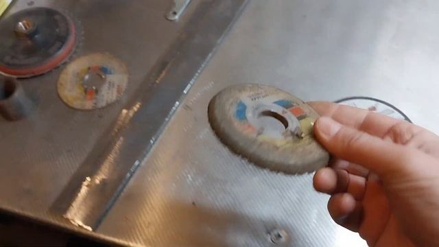 Рассказ о том,как я маленькой болгаркой,научился резать металл 12мм. смотреть онлайн