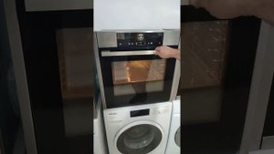 Духовой шкаф NEFF c сенсорным дисплеем