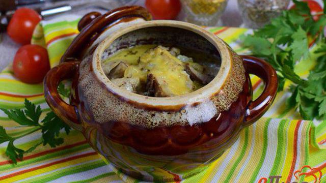 Курица в горшочках с грибами