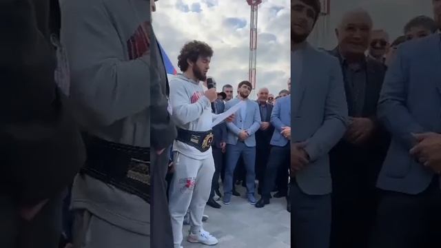 Встреча чемпиона мира по вольной борьбе Исмаила Мусукаева с земляками в родной Кабардино-Балкарии смотреть онлайн