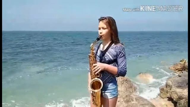 Саксофонистка Аполлинария смотреть онлайн