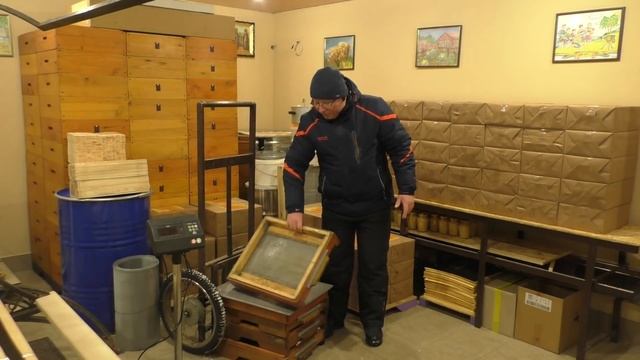 Мой опыт. Сетчатое дно и утеплённая крыша для ульев смотреть онлайн