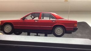 МЕЧТА МОЛОДЕЖИ 90-х : 1:43 MERCEDES-BENZ 190e (W201) RED Maxichamps. МАСШТАБНЫЕ МОДЕЛИ 1:43.