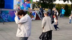 Танцы под Лепса.