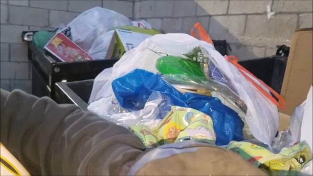 WE FOUND LOUIS VUITTON DUMPSTER DIVING RICH NEIGHBORHOODS! смотреть онлайн