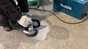 Работа шлифмашина Makita PC5000C с подключенным пылесосом